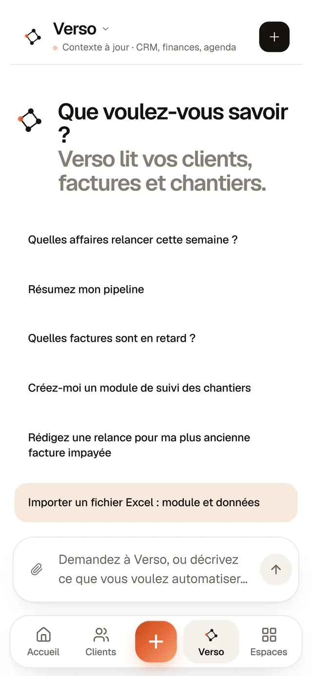 Verso sur téléphone : « Que voulez-vous savoir ? », avec des suggestions de questions (données d’exemple).